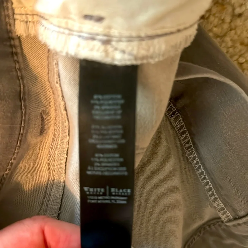 WHITE HOUSE BLACK MARKET light grey jeans. Size 8. - Picture 3 of 7